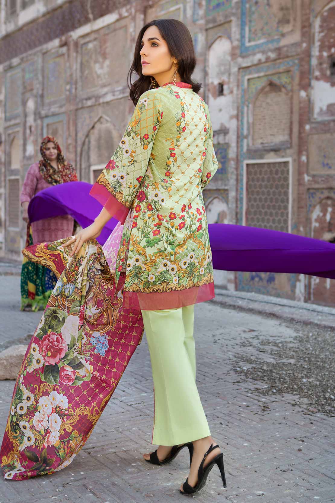 Get this ravishing Printed Pakistani unstitched dress at a best price by Chen One casual prets 2018