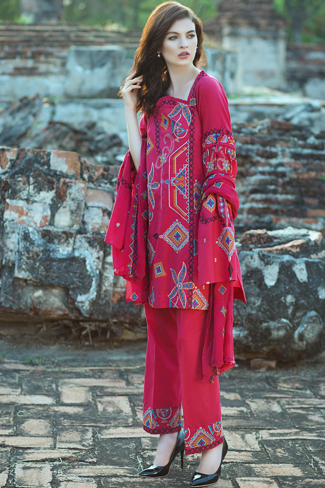 Graceful Embroidered red 3 piece unstitched pret by Taana Baana signature series2019