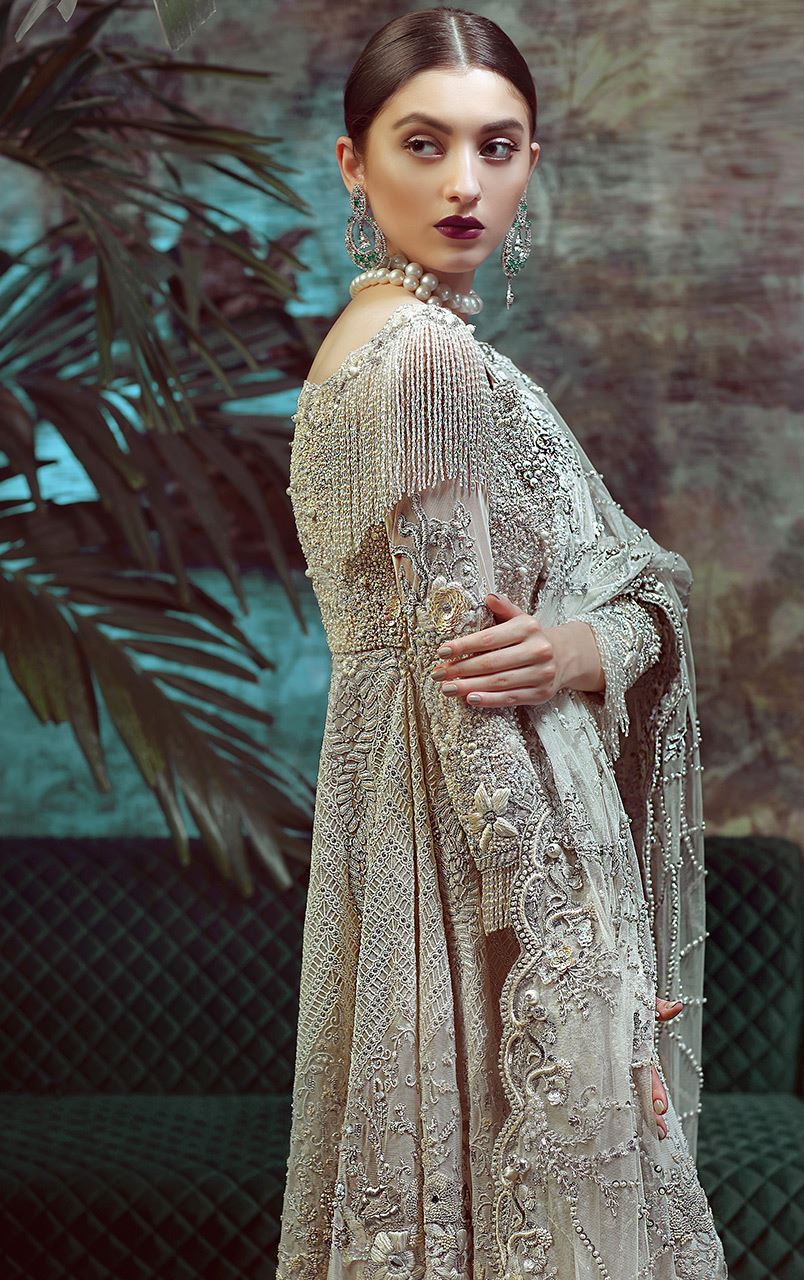 This beautiful and elegant bridal lehanga by Pakistani fashion designer is available at a reasonable price