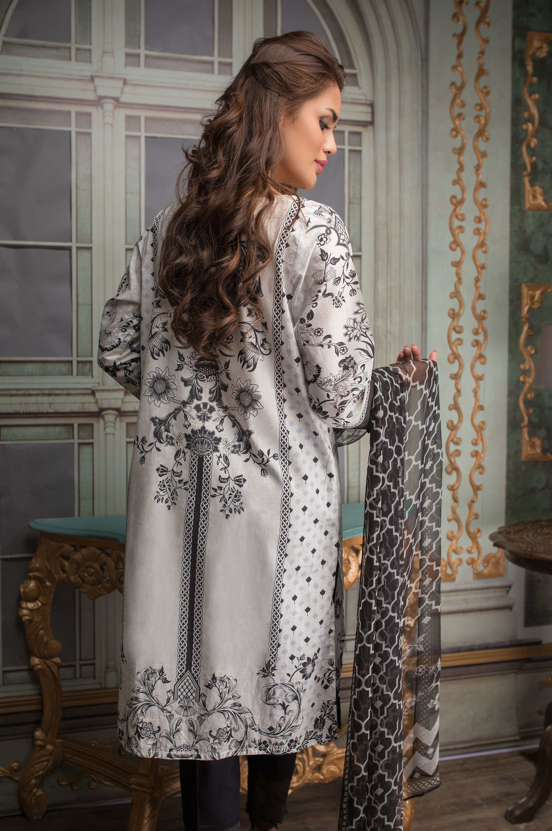 This elegant 3 piece stitched lawn dress available at a decent price of pkr5495 at all online and off line stores by Zeen women embroidered suits 2019
