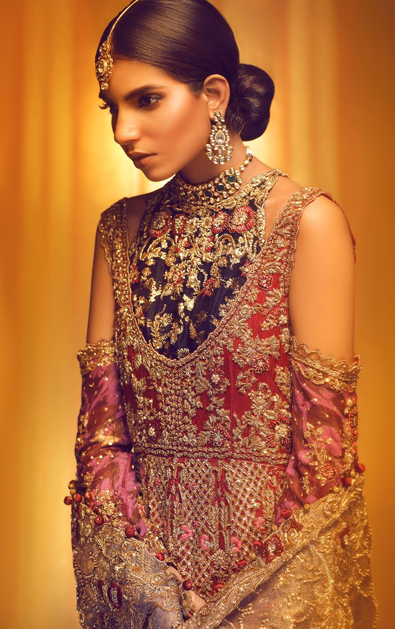 This tina durrani bridal dress by Pakistani bridal outfits is a perfect attire for the barat bride
