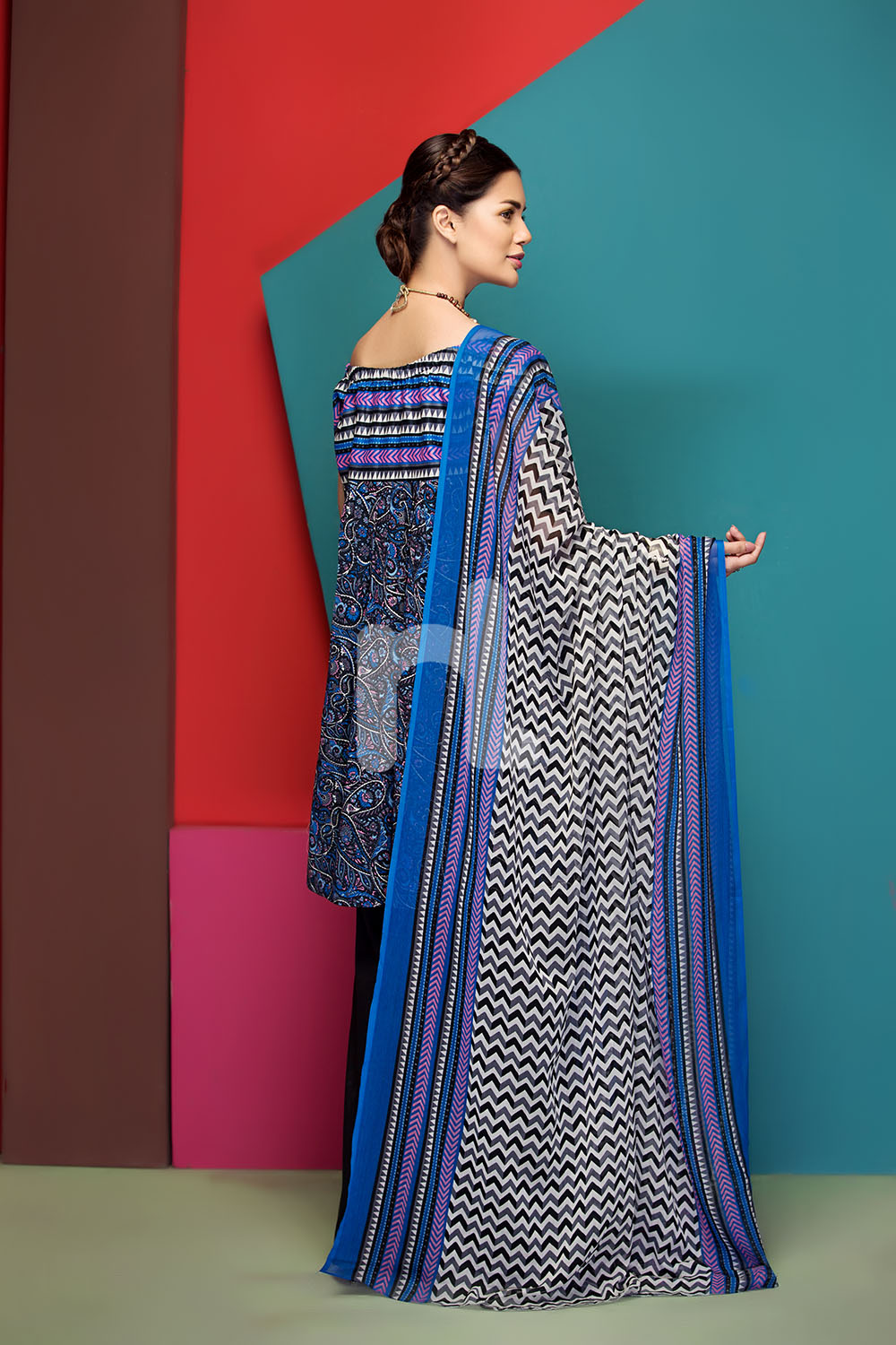 Vibrant and ethnic blue colored two piece unstitched lawn dress by Nishat Linen pret wear 2019