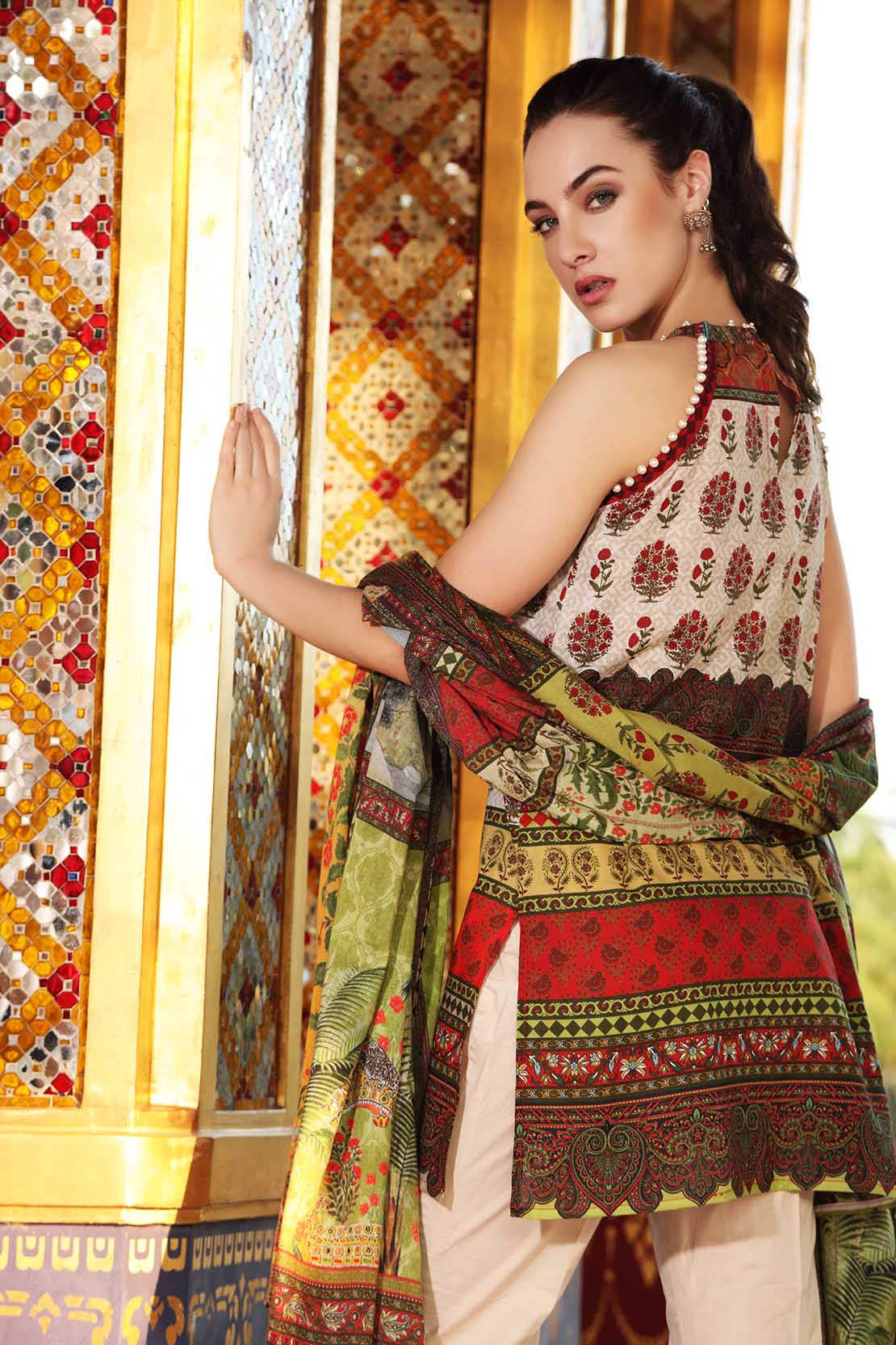 Elegant and refined Maroon colored two piece unstitched lawn dress by So Kamal lawn collection 2018