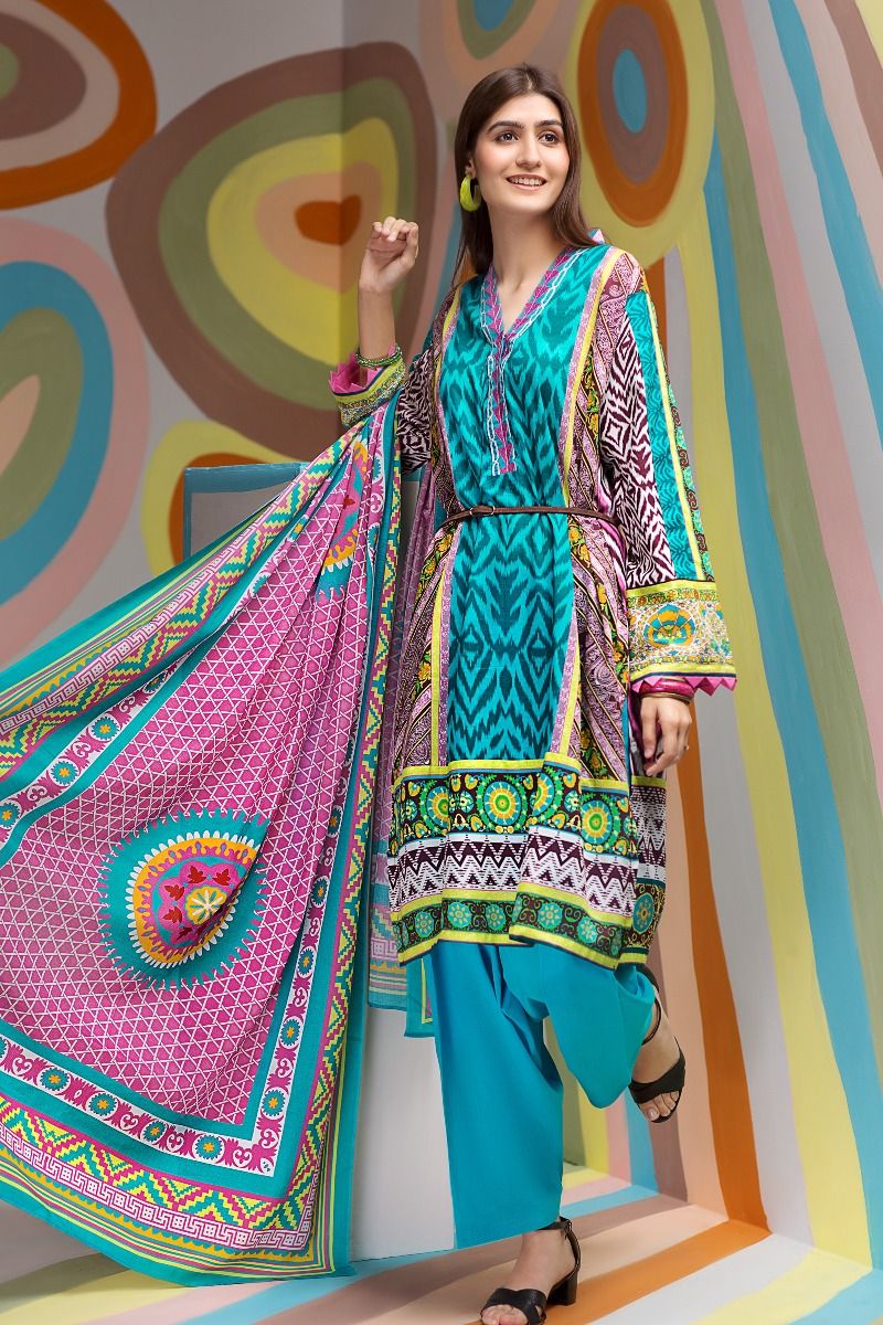 This elegant 3 piece unstitched lawn dress available at a decent price of pkr2100 at all online and off line stores by Gul Ahmed spring collection 2018