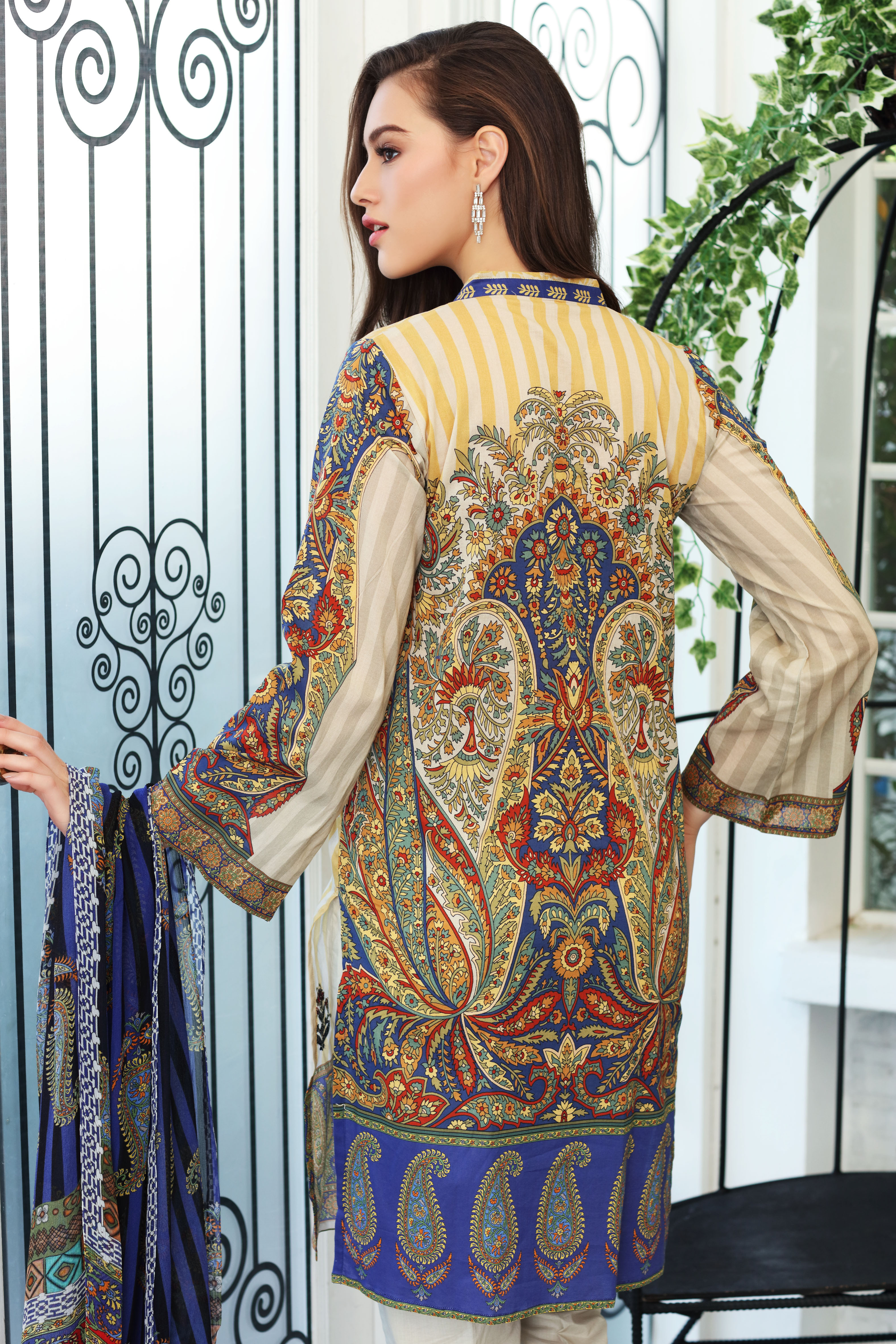 This elegant ready to wear embroidered lawn dress available at a low price of pkr5250 by So Kamal embroidered collection 2018