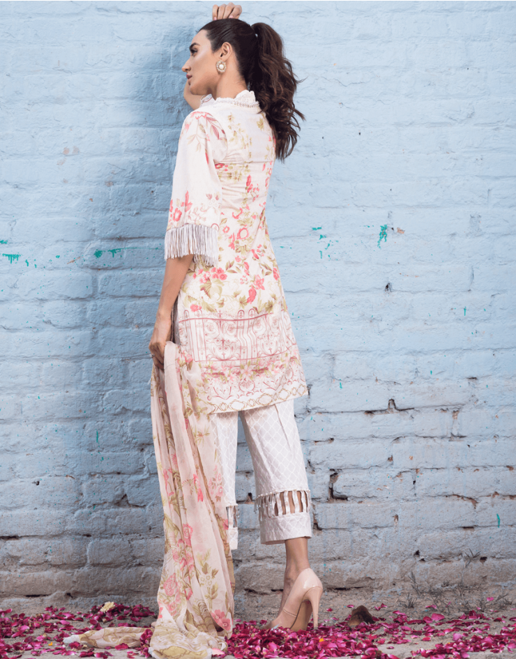 Buy this 3 piece lawn printed dress by Zinnia lawn 2018 available at a best price of pkr 4295