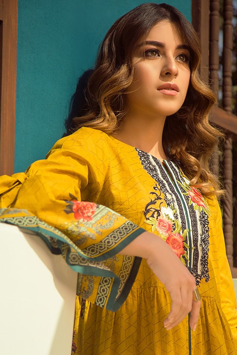 This classic and elegant three piece Zellbury Clothing Pakistani dress features a Printed Lawn Shirt with embroidered neckline, dyed trouser with color border and a printed lawn dupatta. 