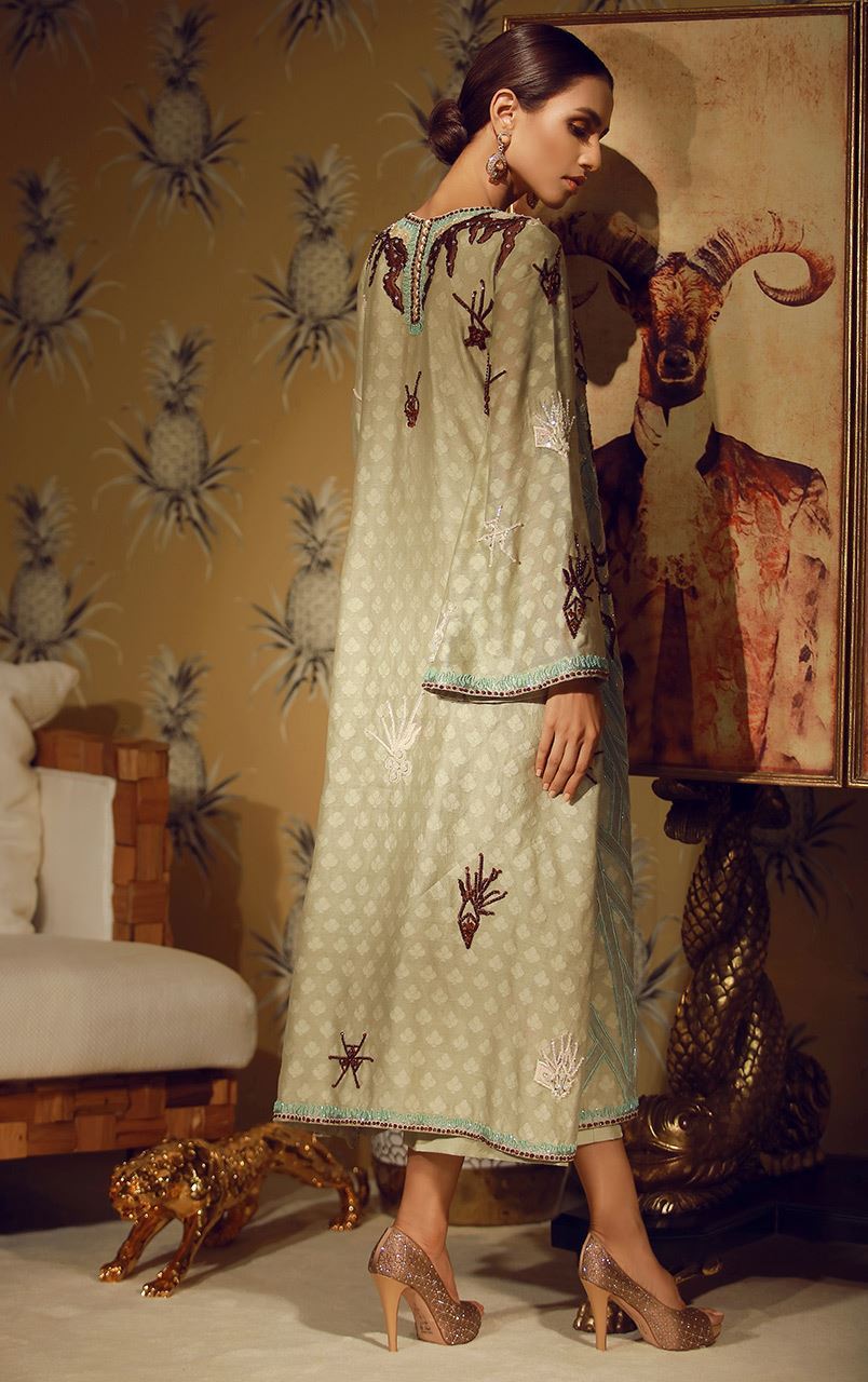 An elegant ensemble from Summer’18 collection by Tena Durrani Eid collection