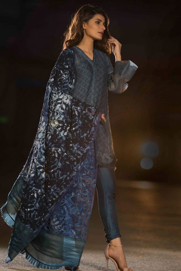 nida azwer party wear