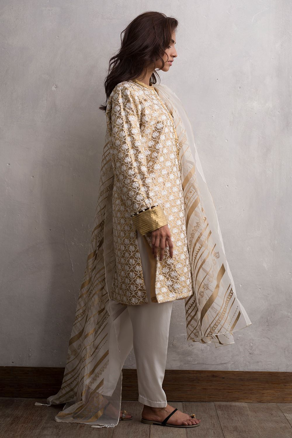 Buy this Pakistani tissue dress in gold available online by Nida Azwer Luxury clothes 2018