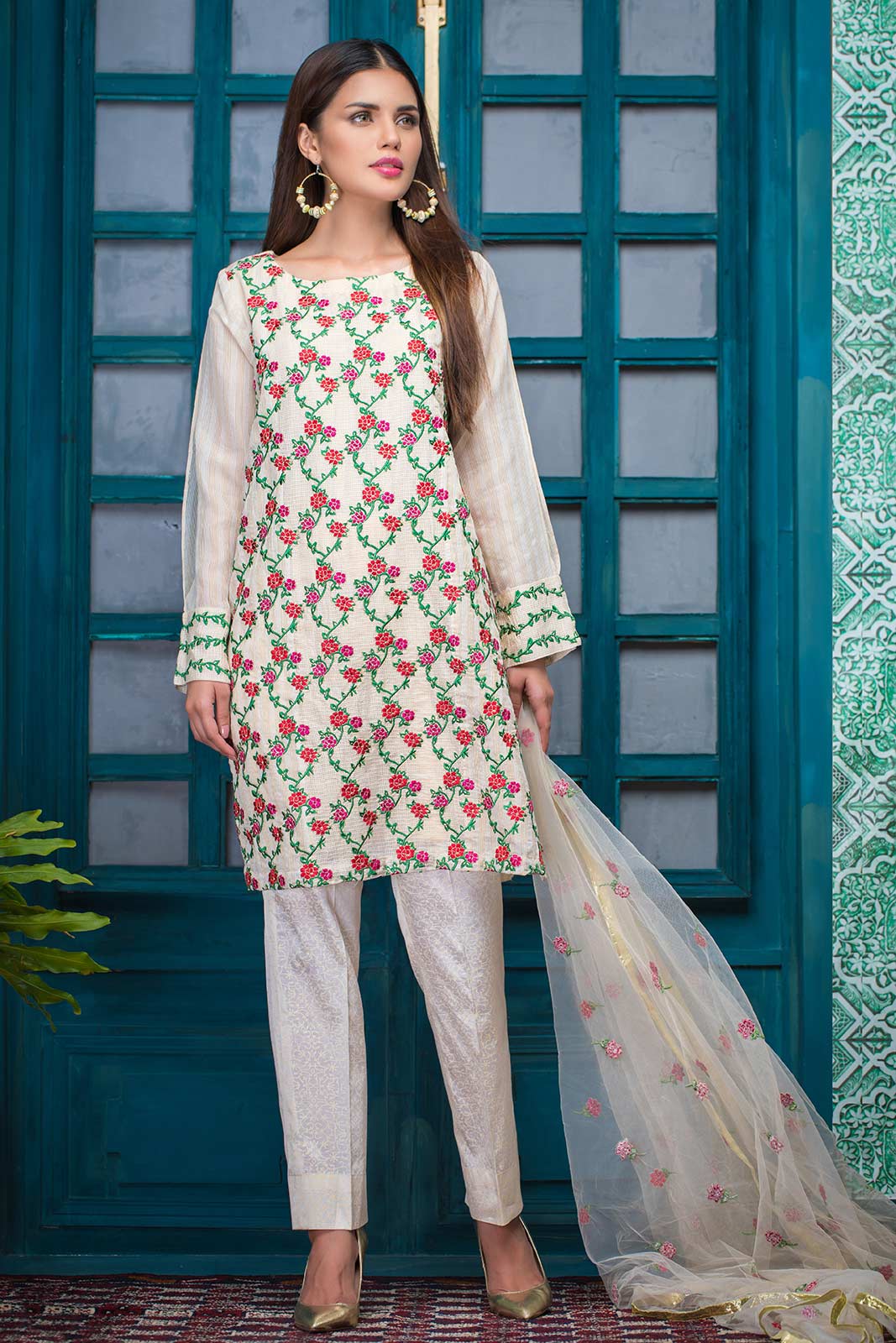 Get this ravishing Embroidered Pakistani stitched dress at a best price by Bonanza Eid collection in UK