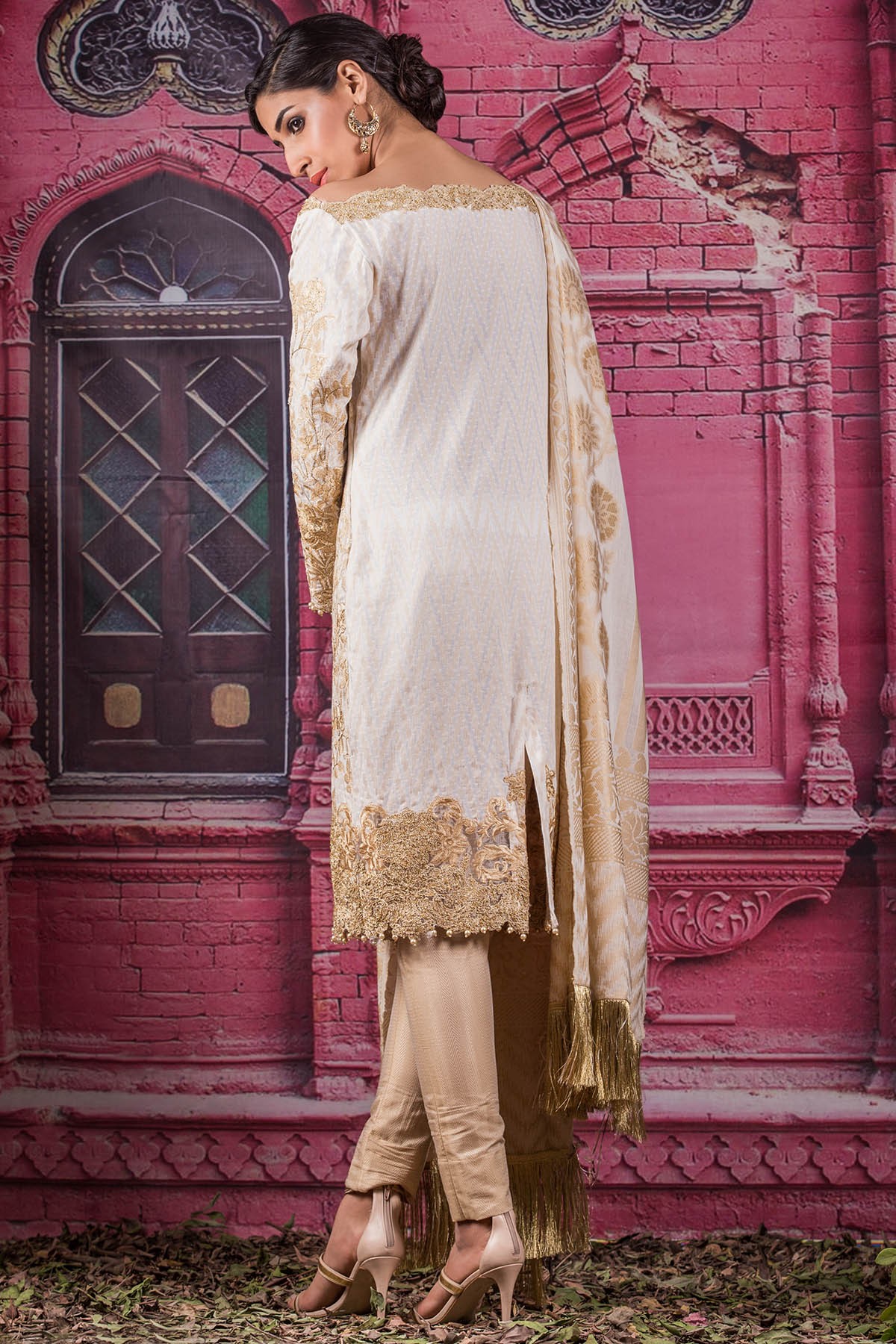 Get this ravishing Embroidered Pakistani unstitched dress at a best price by Alkaram Studio Eid collection in UK