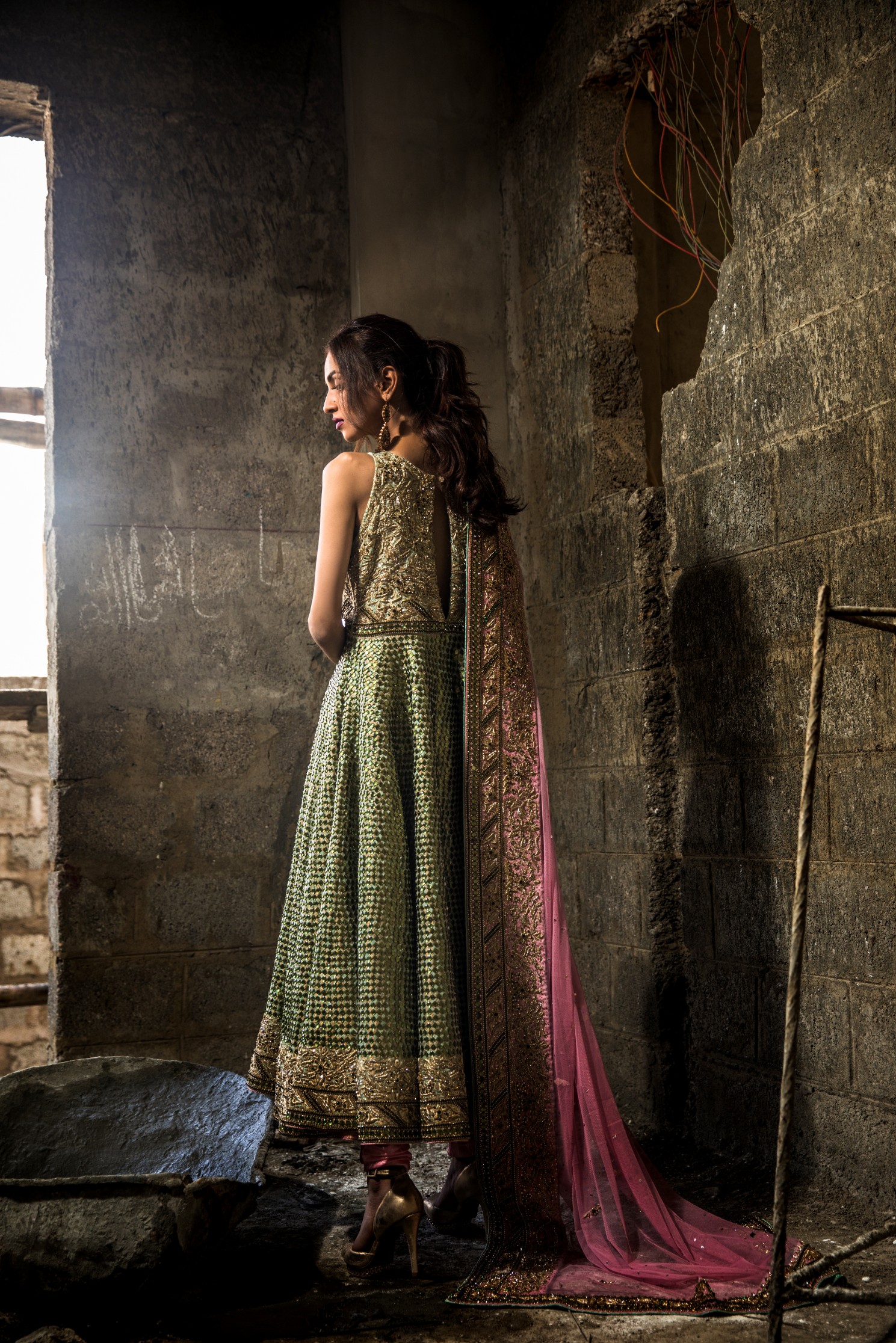 This elegant and ravishing gown by Sanober Azfer dulhan dresses