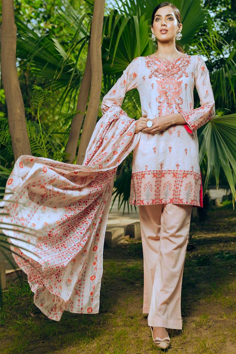 A beautiful Pakistani off white Pakistani casual dress by Warda