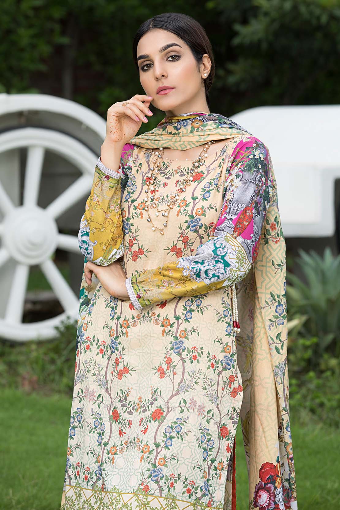 A beautiful and decent three piece Pakistani unstitched suit by Warda Saleem