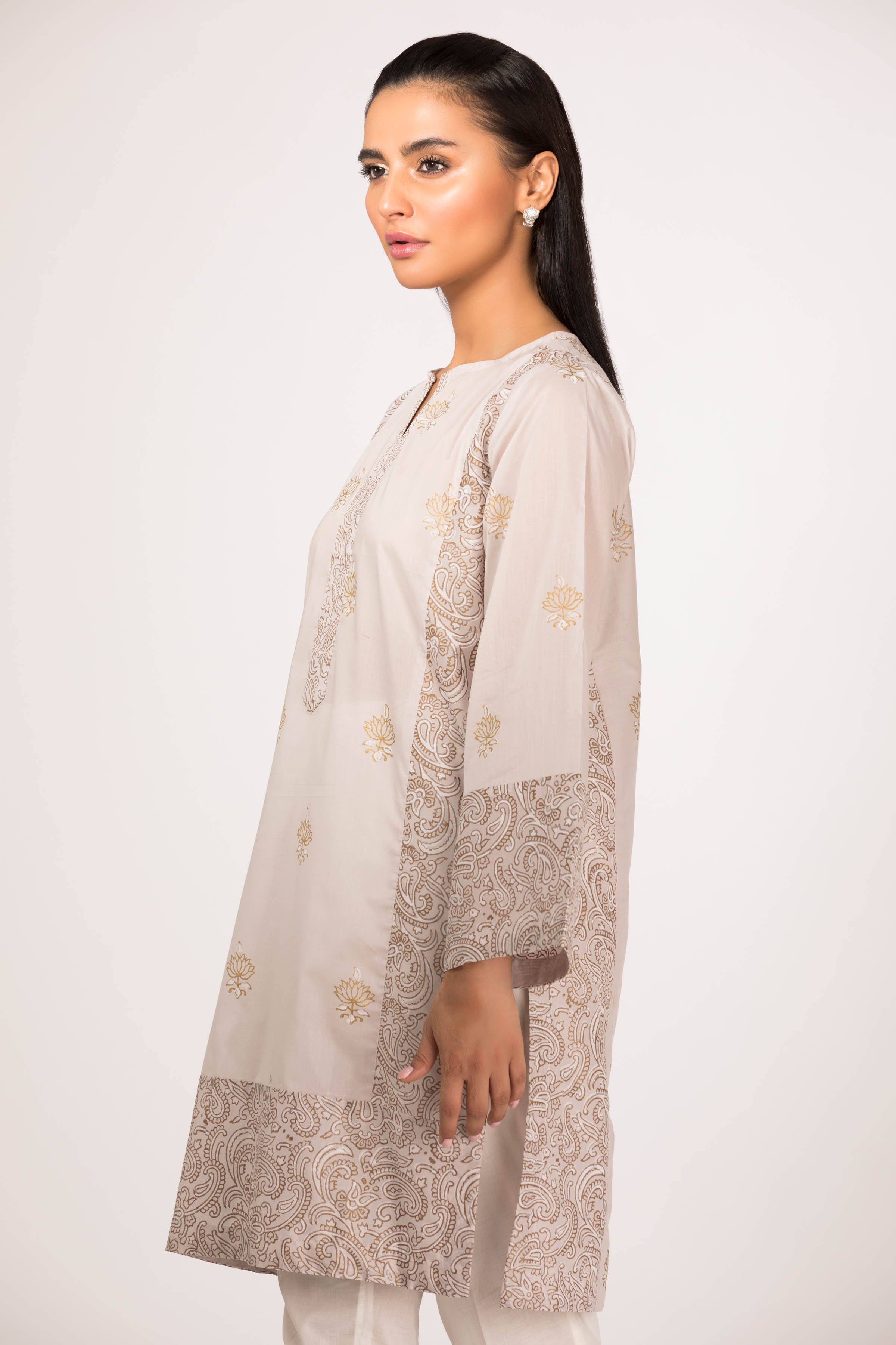 A pretty and stylish Pakistani dress in USA by Sapphire available online