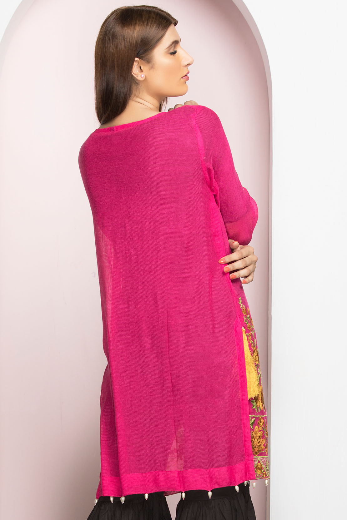 A trendy and stylish pink khadi net Pakistani eid dress by Warda Saleem online.