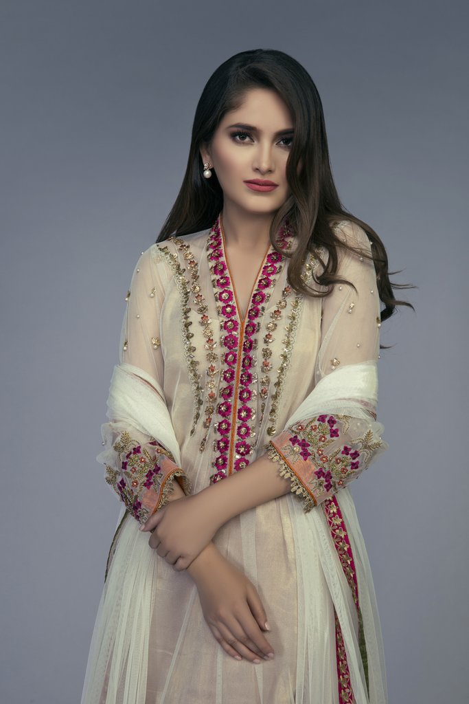 pakistani dresses white colour