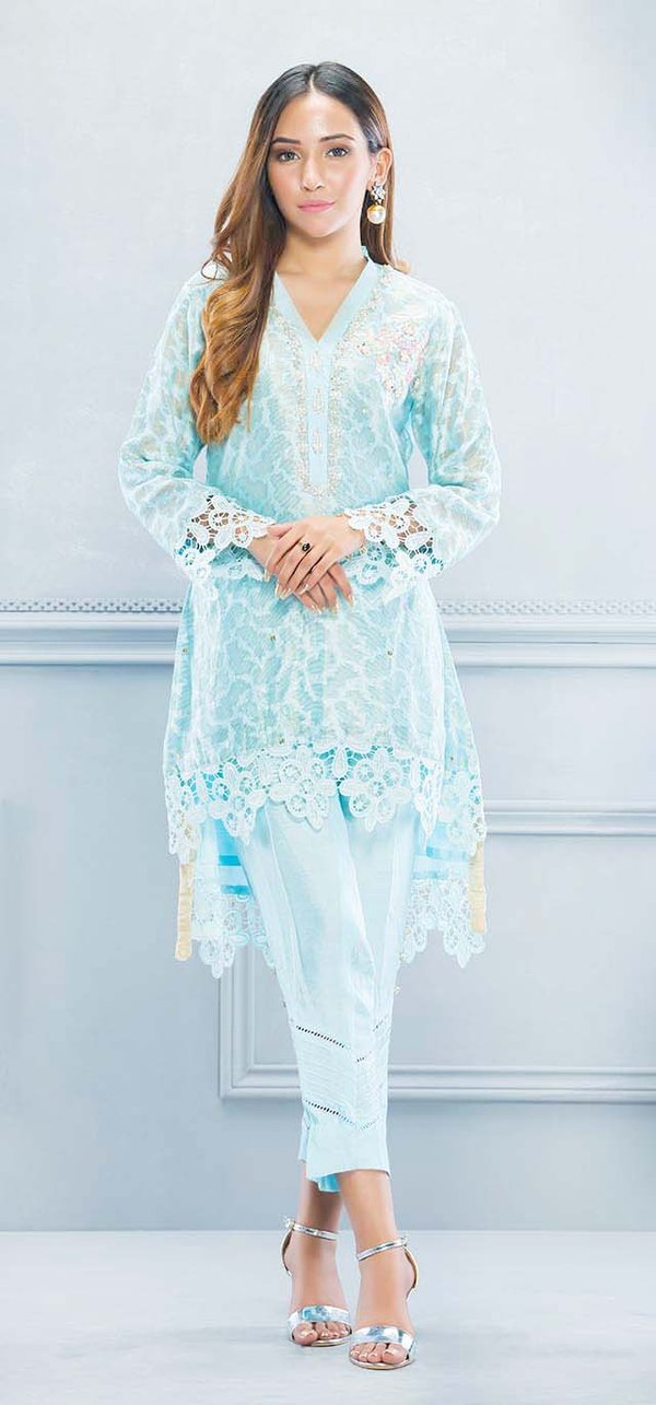 Beautiful and elegant Pakistani party dress y Phatyma Khan has this pretty laced dress