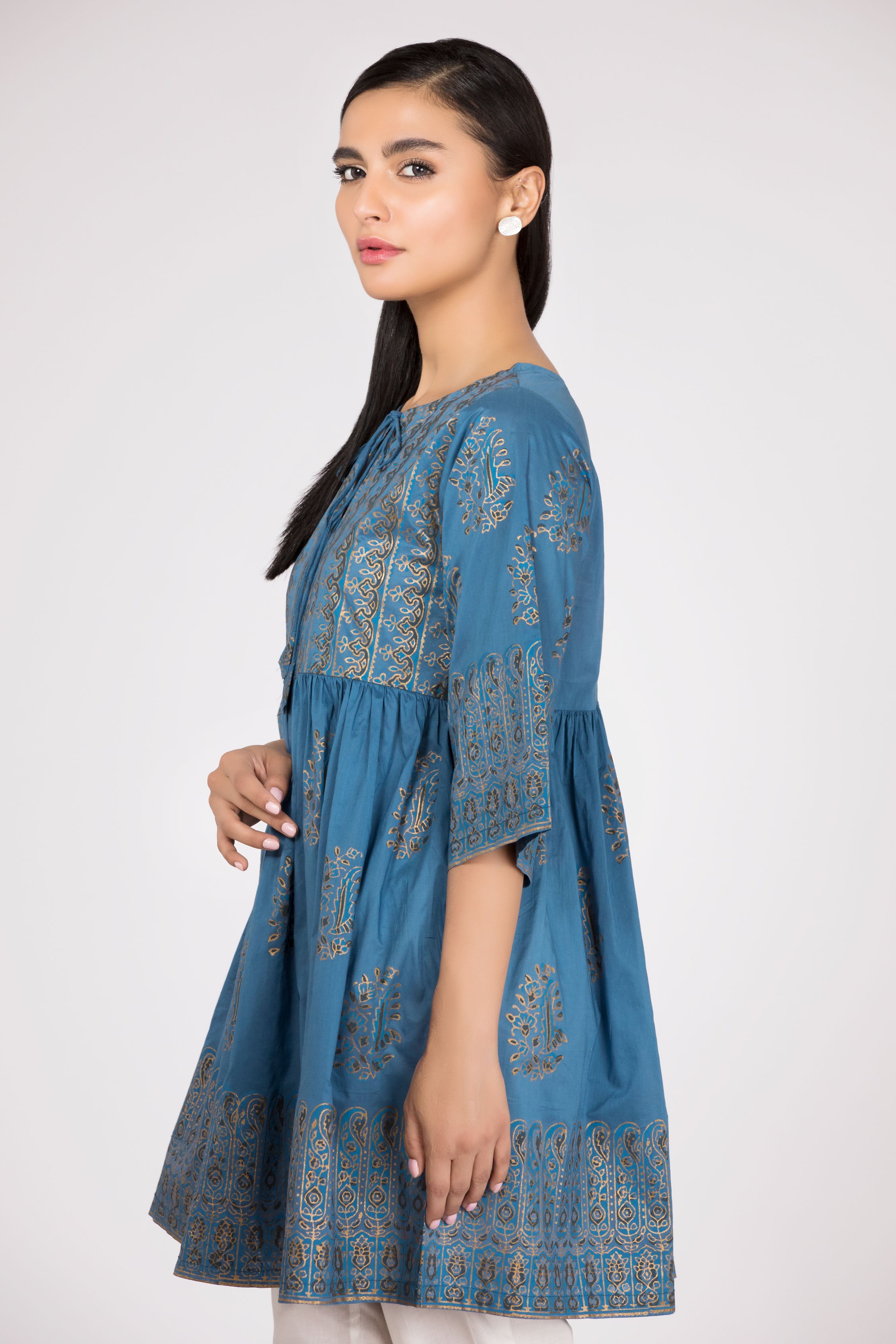 Buy this beautiful Pakistani dress in Dubai by Sapphire in cotton cambric
