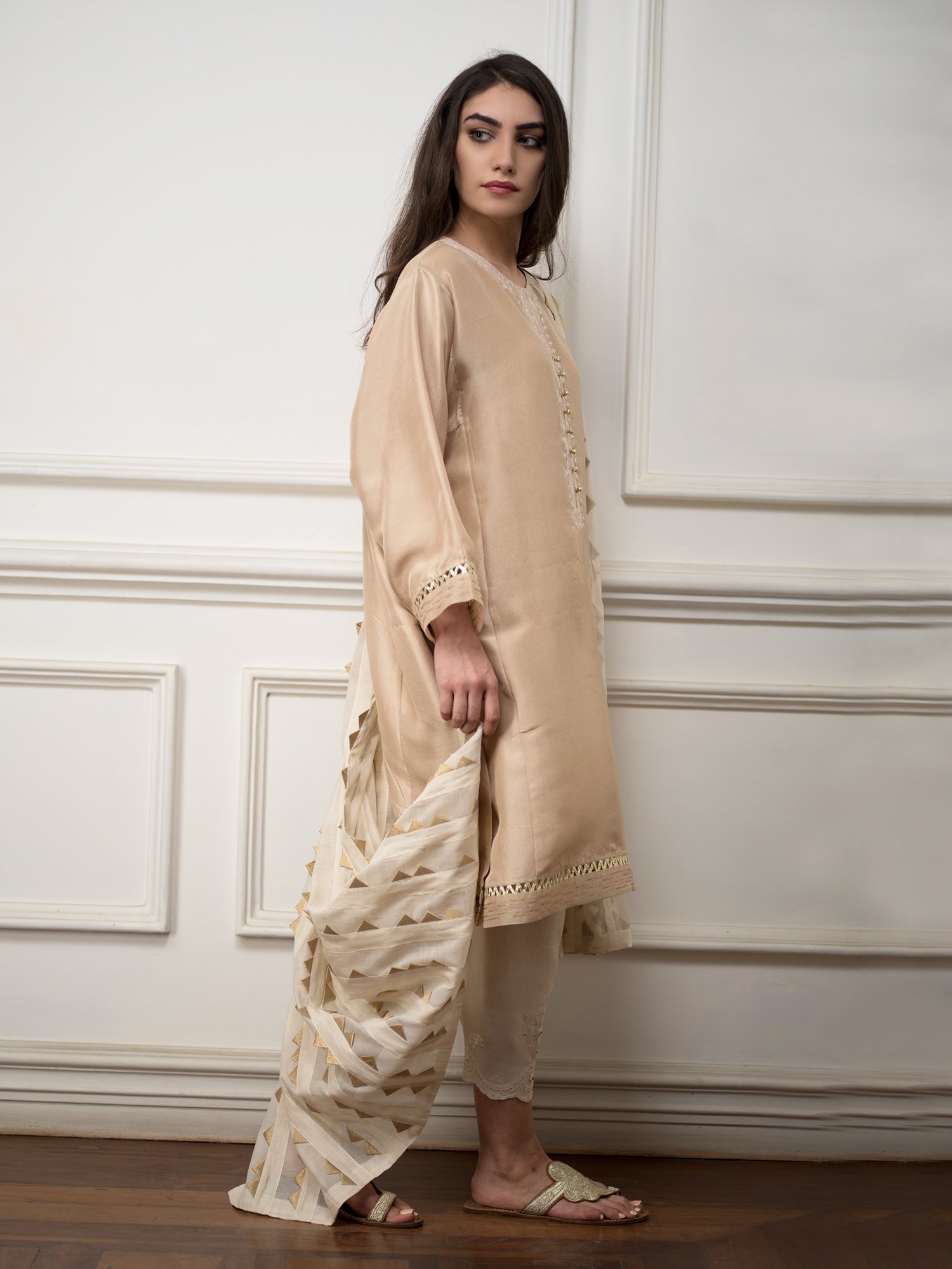 Buy this beautiful  silk Pakistani semi formal dress by Misha Lakhani online.
