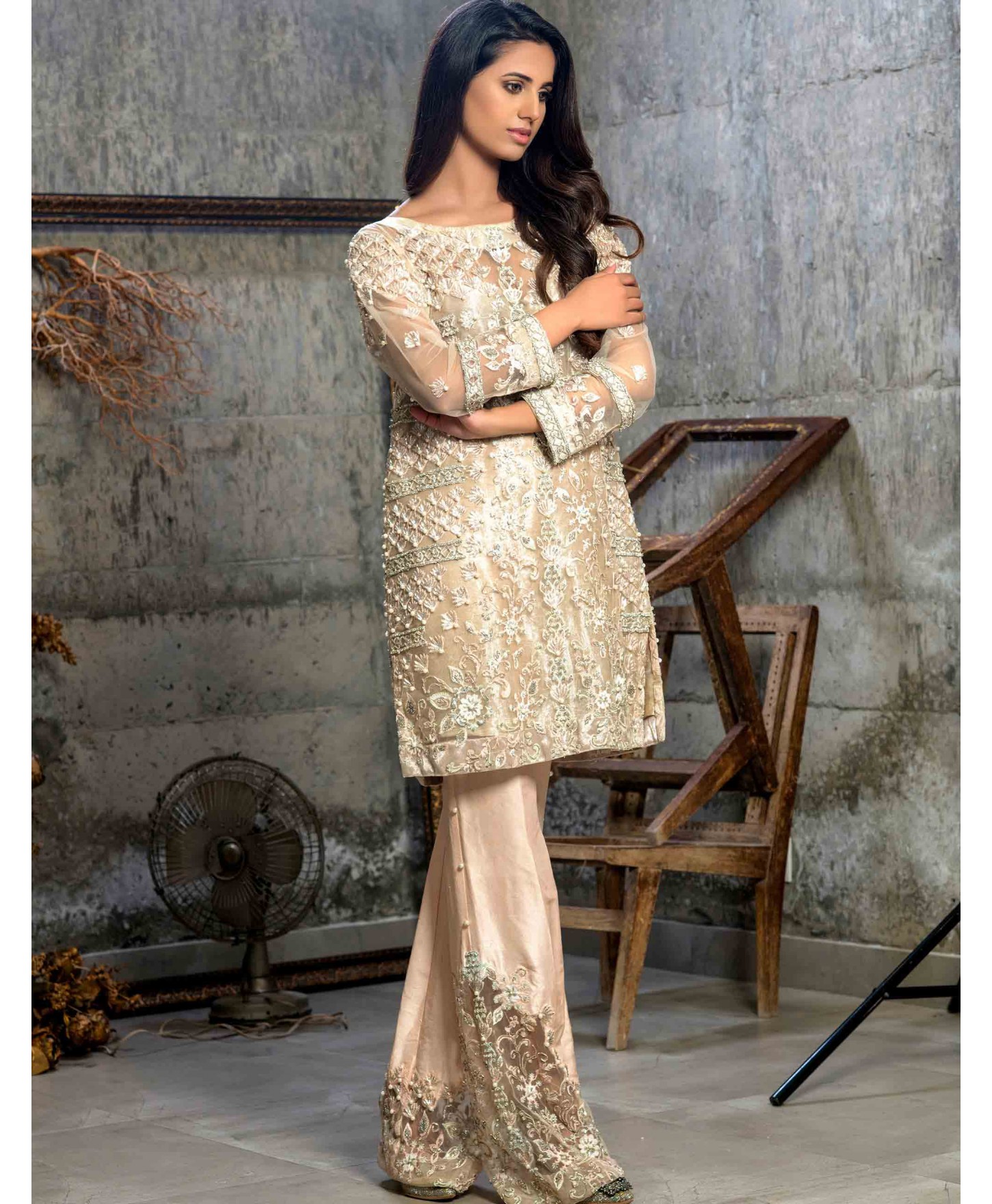 Buy this elegant and ravishing Pakistani formal dress by Crates by Pasho available online