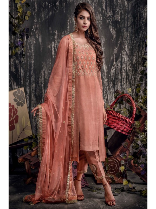 This elegant dress has pure raw silk camomile pink shirt. Besides pure raw silk straight pants