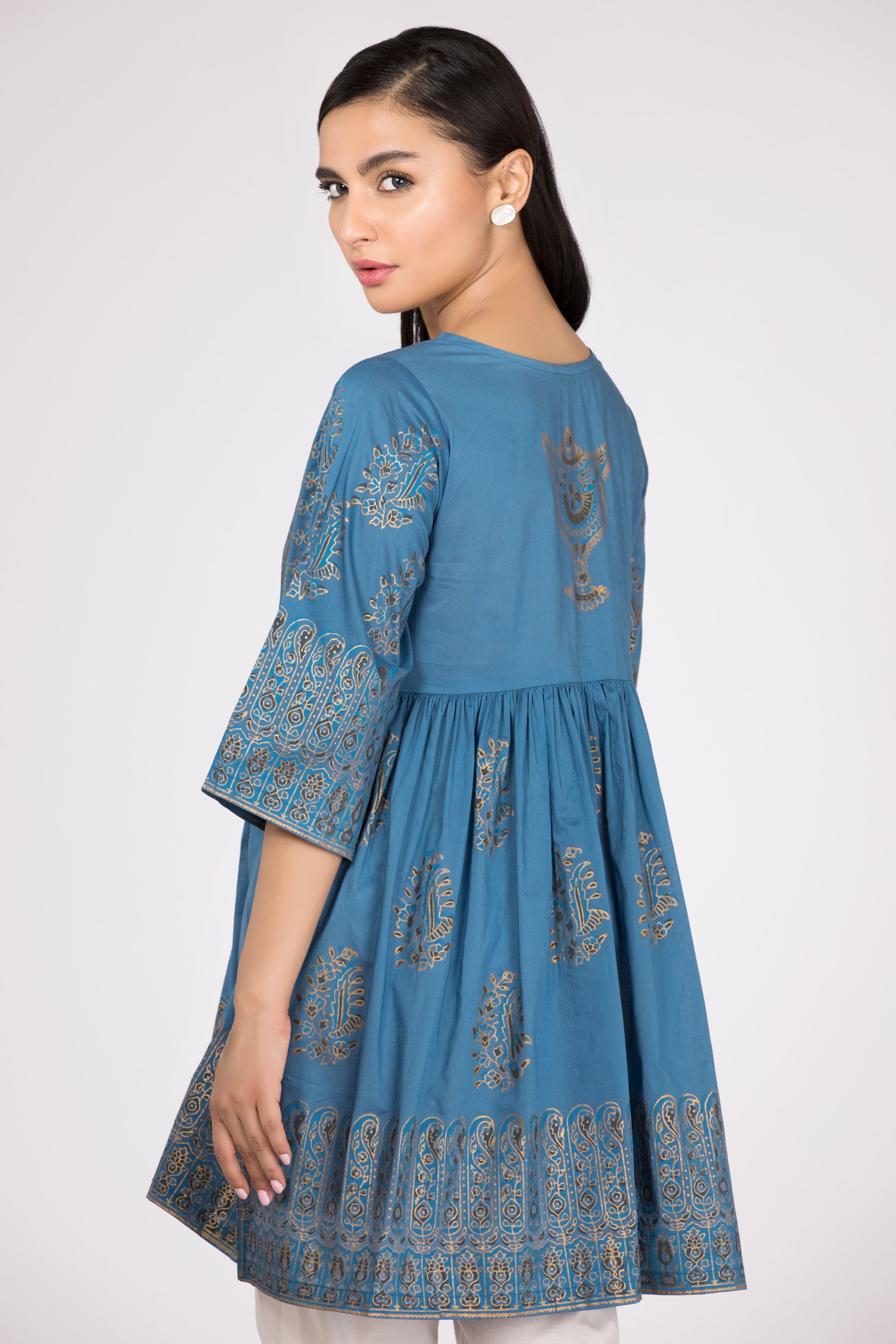 This pretty Pakistani dress in Dubai by Sapphire has a short frock