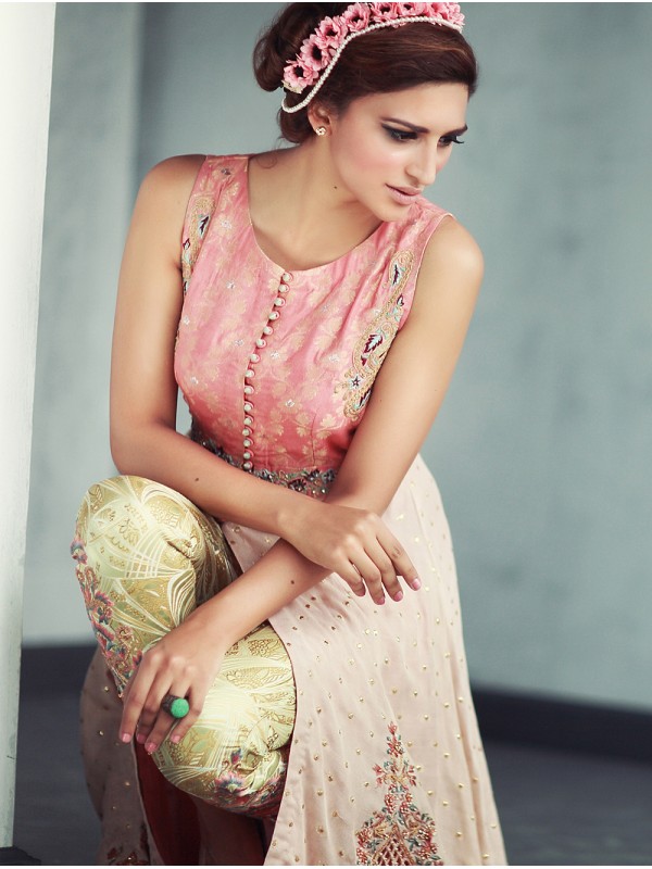 This pretty formal Pakistani dress by Umsha in pink