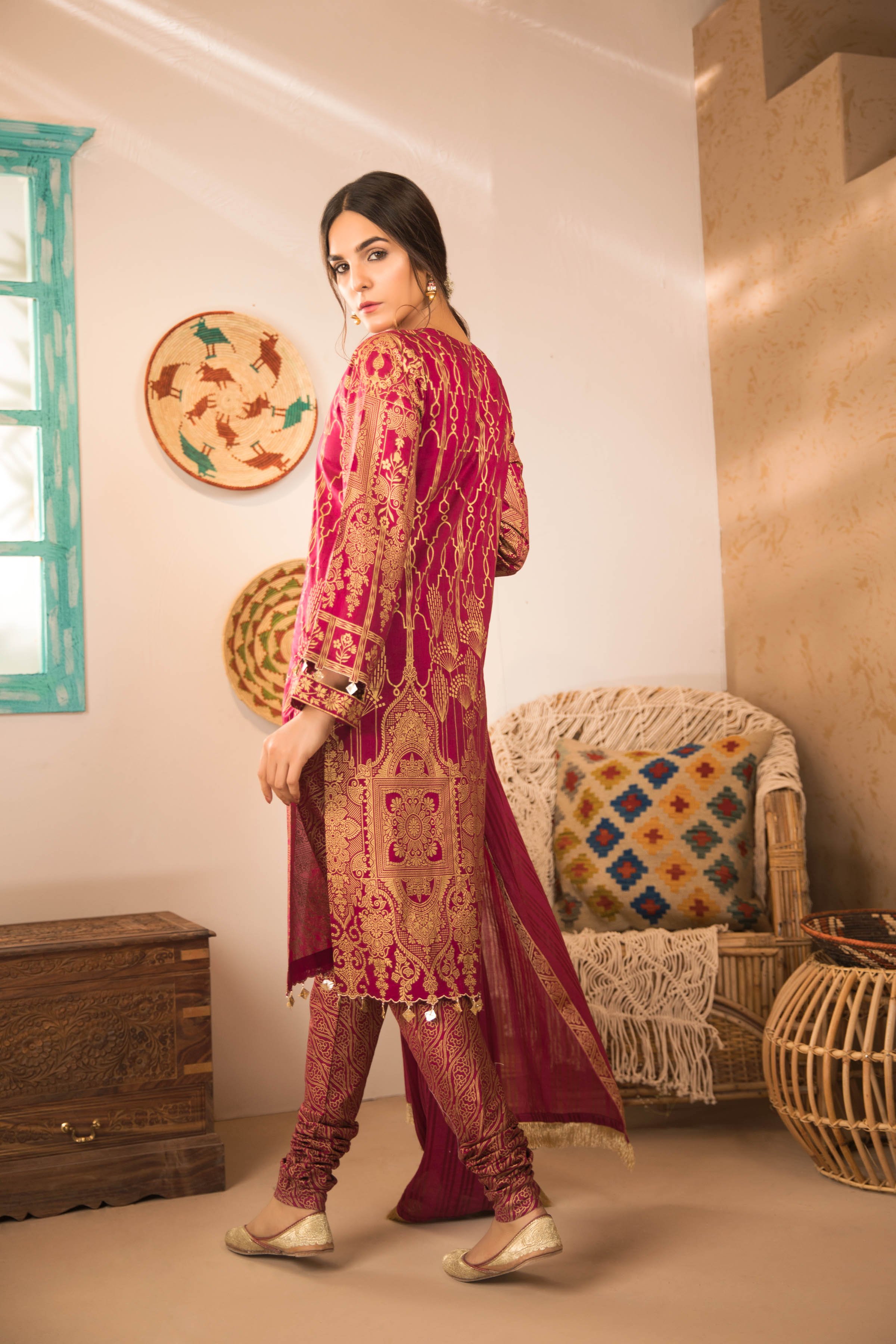 this ravishing dress has a printed shirt and trousers. while it comes along with silk dupatta