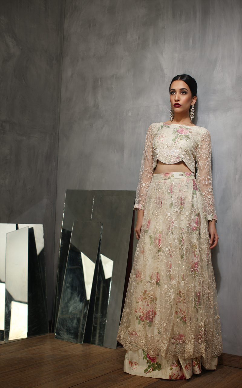 Fully Embroidered Threads and Motifcs Stylish Wedding Outfit Skirt & Blouse on Organza Fabric with Printed Inner on Silk