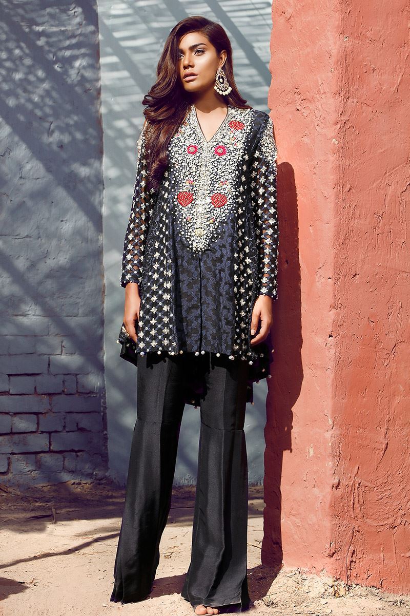 Pakistani wedding dress by Annus Abrar has this classical elegance with a modern twist
