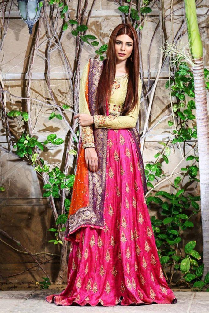 Sana Abbas Beautiful Color Combination Mehndi Outfit