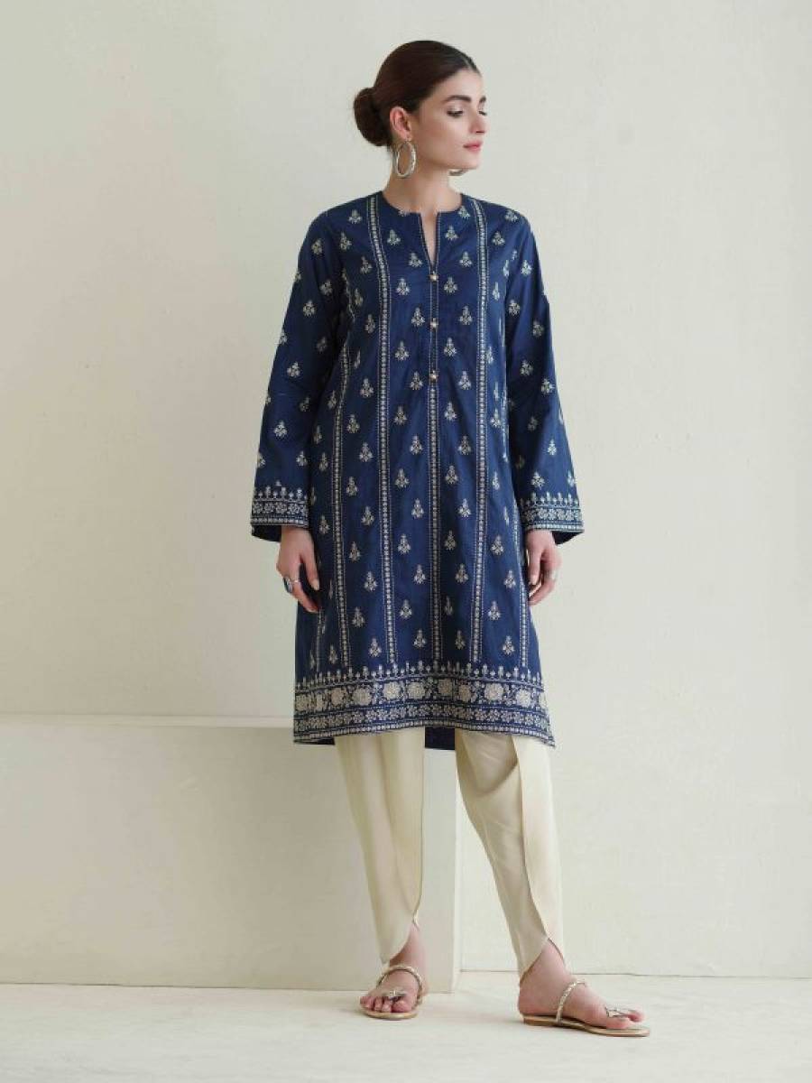 Embroidered Cambric Kurta Image winter Collection 2019