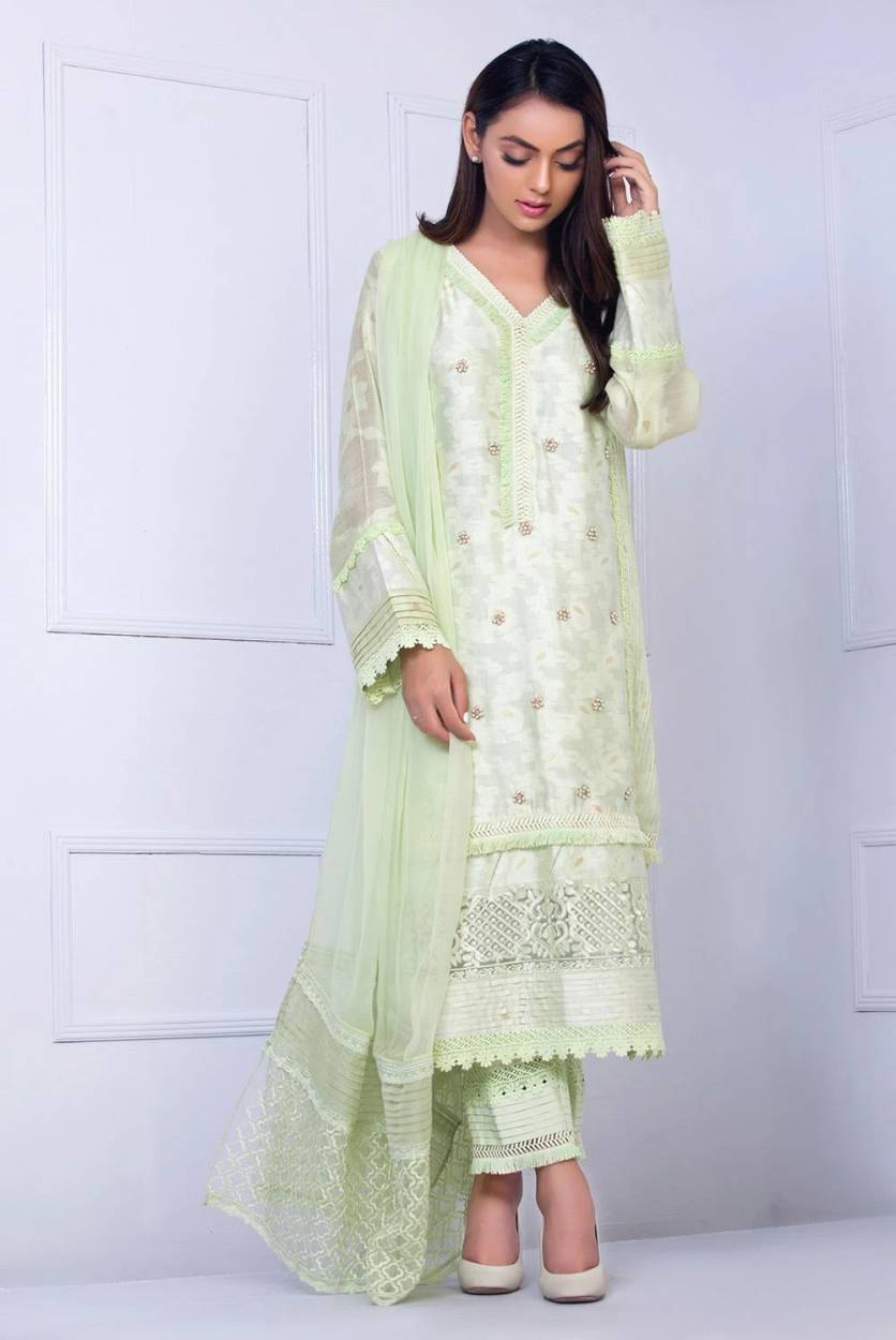 Traditional Shalwar Qameez by Mirusah